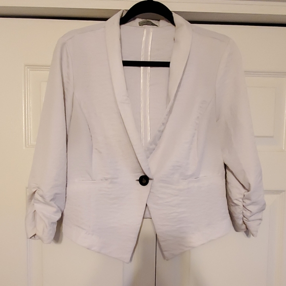 CHARLOTTE RUSSE WHITE BLAZER - Picture 2 of 4